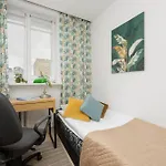 City Center Flowers Apartment Near Rondo Onz By Noclegi Renters