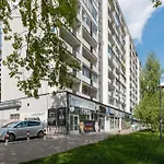 City Center Flowers Apartment Near Rondo Onz By Noclegi Renters