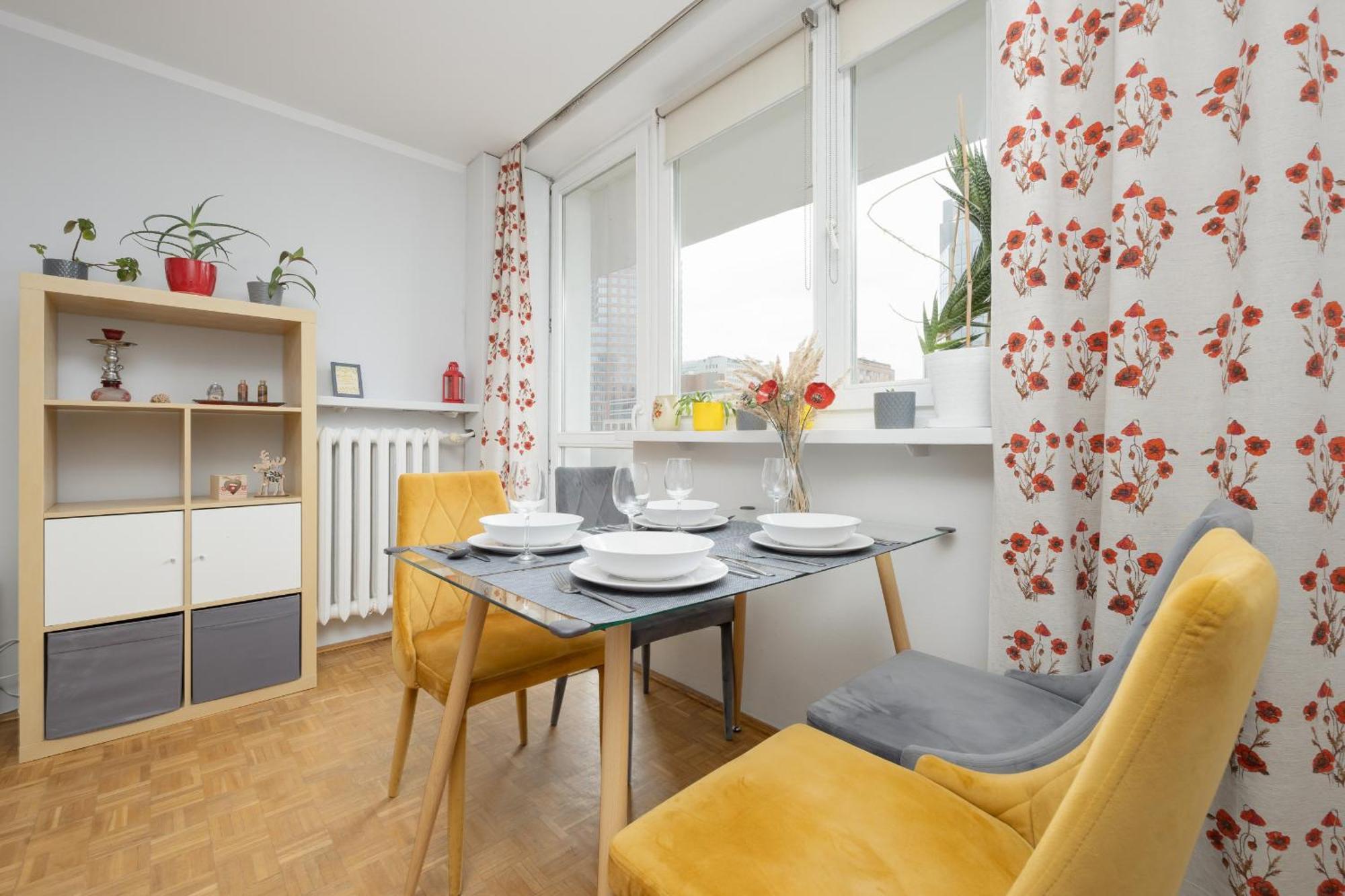 City Center Flowers Near Rondo Onz By Renters Apartament Warszawa