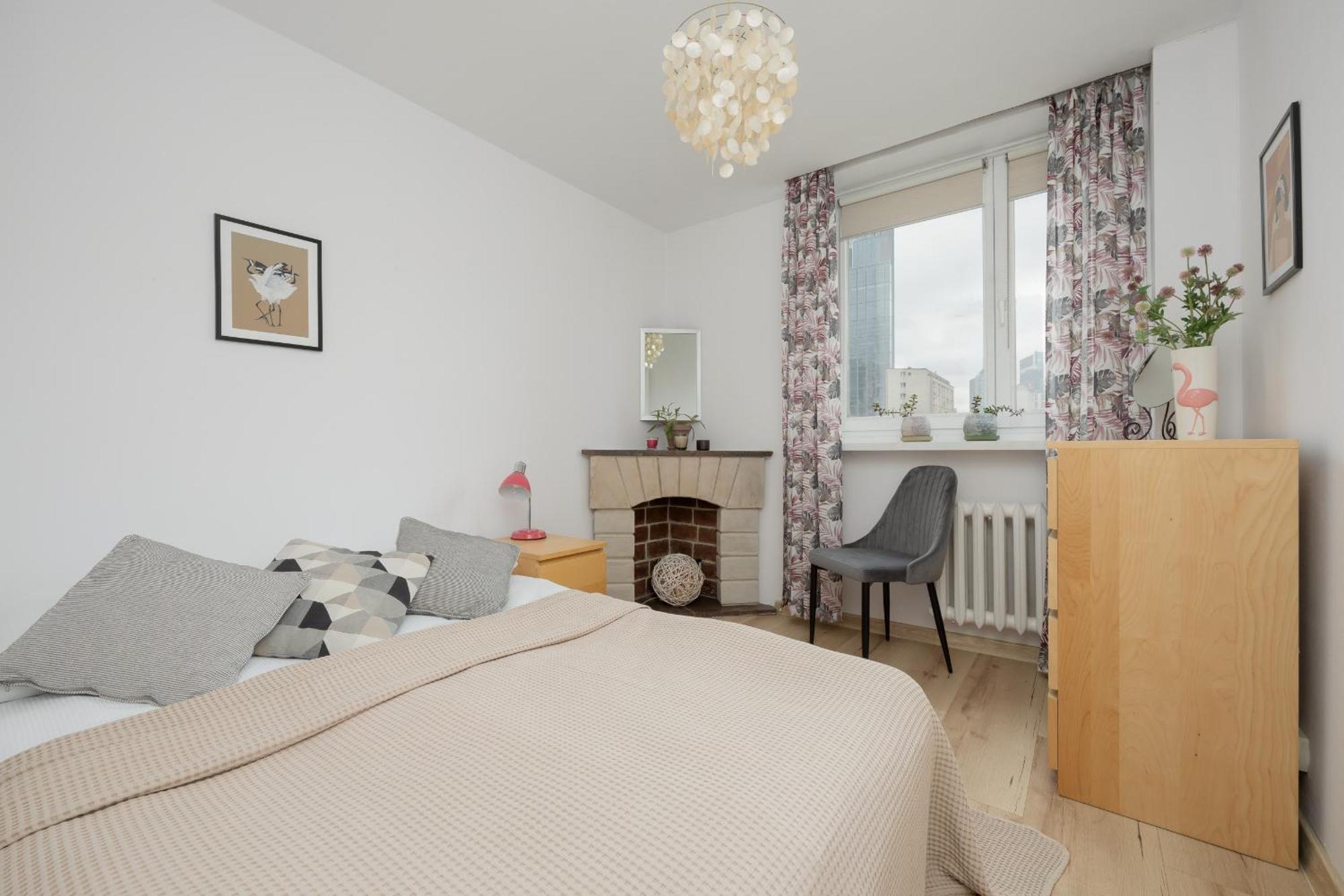 Apartment City Center Flowers Near Rondo Onz By Renters Warsaw
